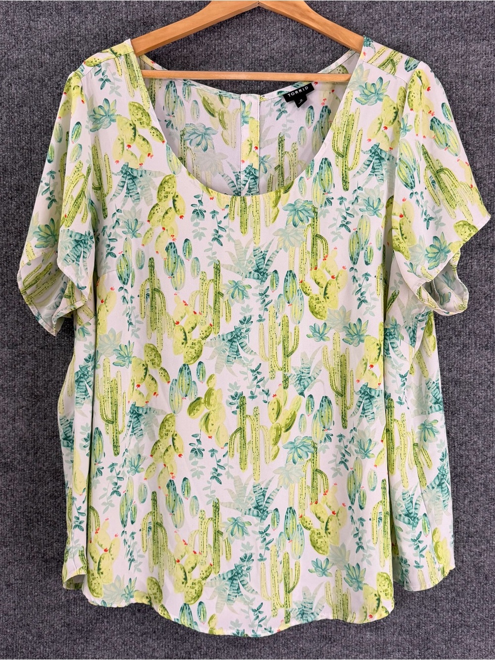 Torrid Womens Cactus Print Short Sleeve Top Size 2X White Green Casual Summer